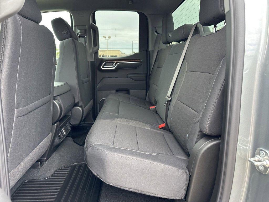 new 2025 GMC Sierra 1500 car, priced at $46,557