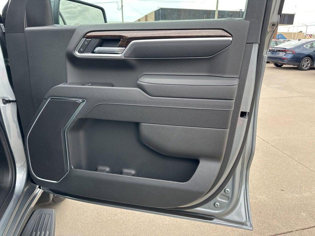 new 2025 GMC Sierra 1500 car, priced at $46,557