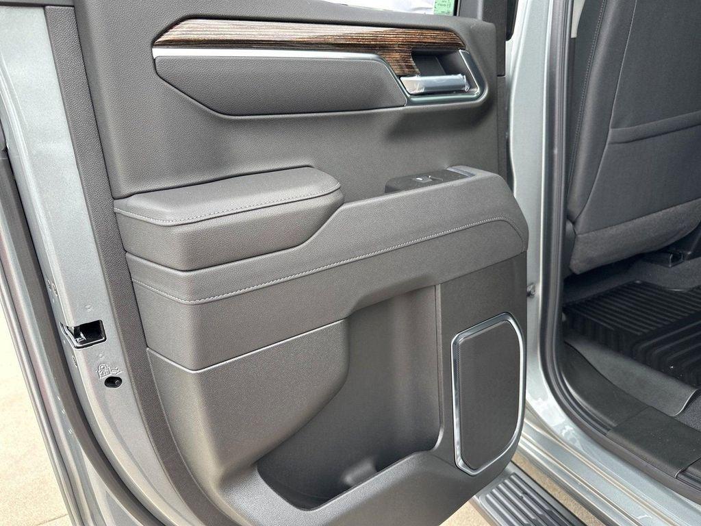 new 2025 GMC Sierra 1500 car, priced at $46,557