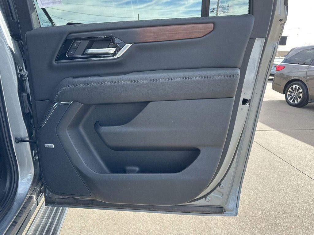 new 2025 GMC Yukon XL car, priced at $89,734