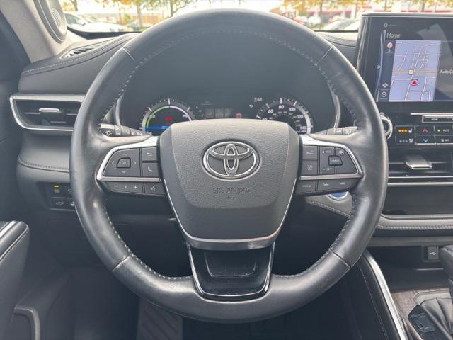used 2020 Toyota Highlander Hybrid car, priced at $36,882