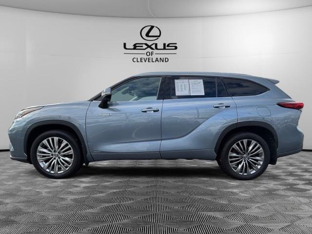 used 2020 Toyota Highlander Hybrid car, priced at $36,882