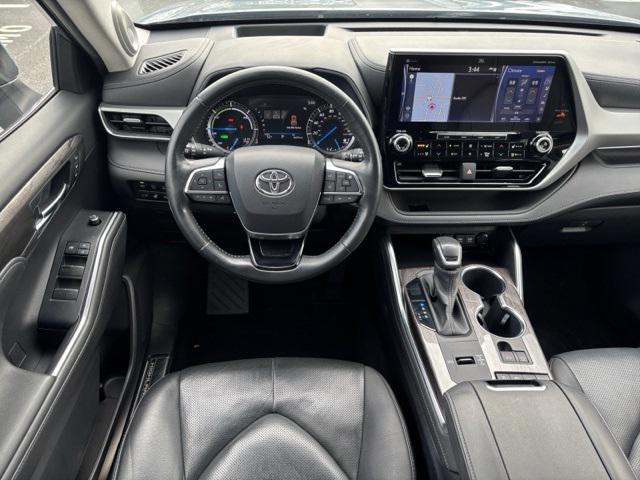 used 2020 Toyota Highlander Hybrid car, priced at $36,882