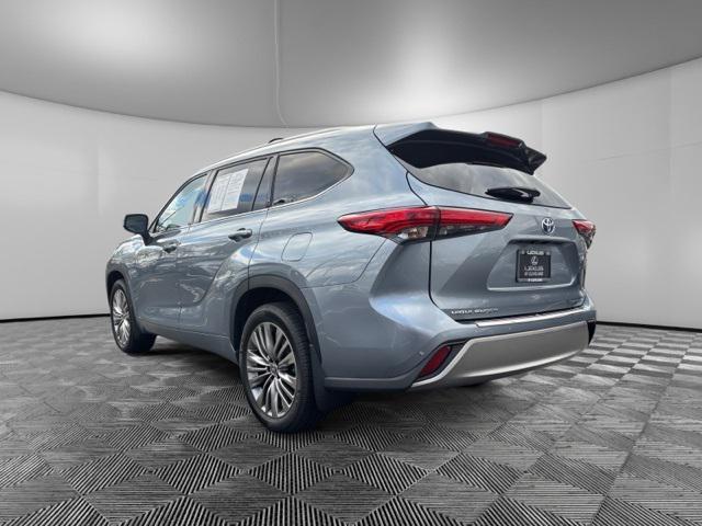 used 2020 Toyota Highlander Hybrid car, priced at $36,882