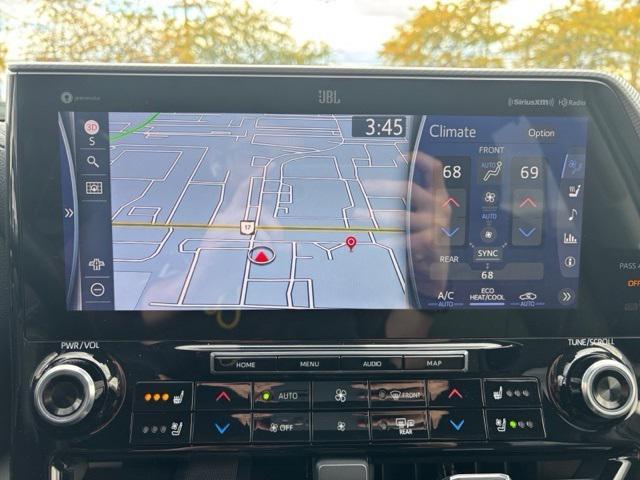 used 2020 Toyota Highlander Hybrid car, priced at $36,882