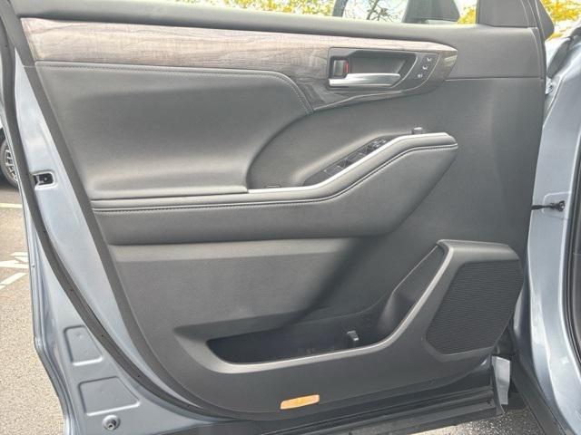 used 2020 Toyota Highlander Hybrid car, priced at $36,882