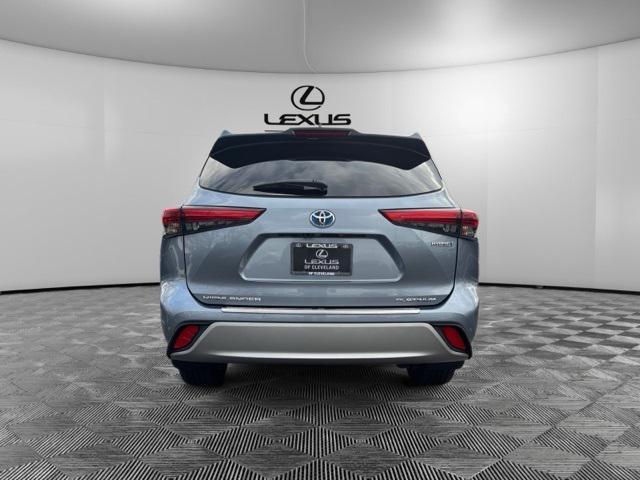 used 2020 Toyota Highlander Hybrid car, priced at $36,882