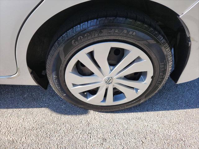 used 2017 Nissan Versa Note car, priced at $5,495