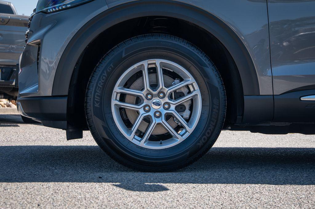 used 2025 Ford Explorer car, priced at $37,497