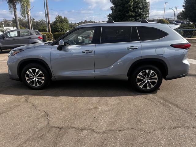 used 2022 Toyota Highlander car, priced at $34,900