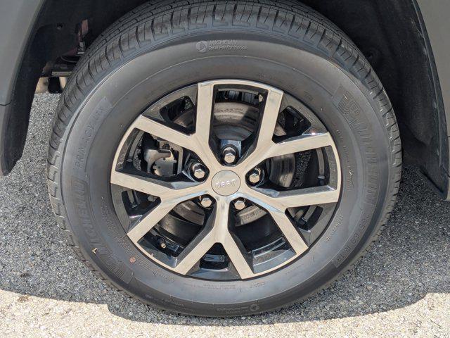 used 2024 Jeep Grand Cherokee car, priced at $28,995