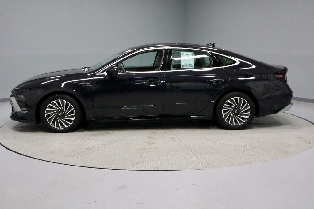 used 2024 Hyundai Sonata Hybrid car, priced at $32,164