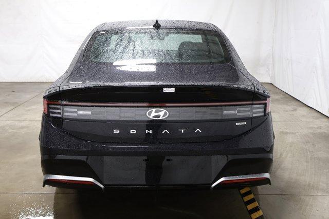 new 2025 Hyundai Sonata Hybrid car, priced at $30,927