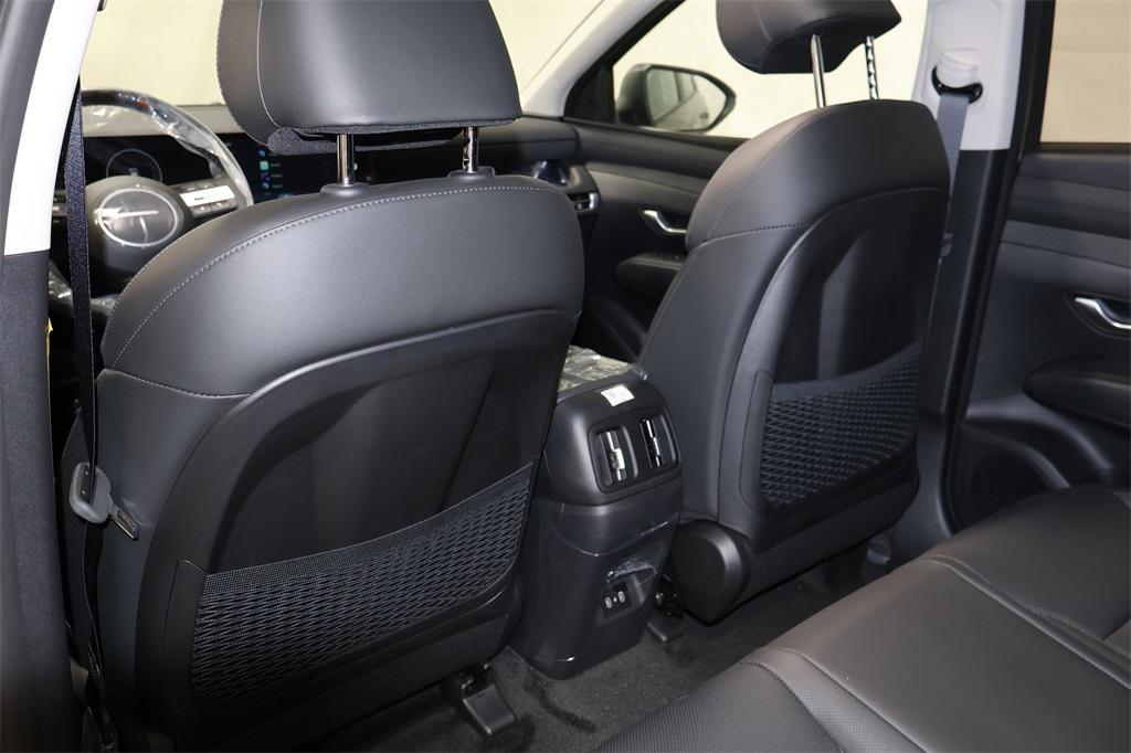 new 2025 Hyundai TUCSON Hybrid car, priced at $33,153