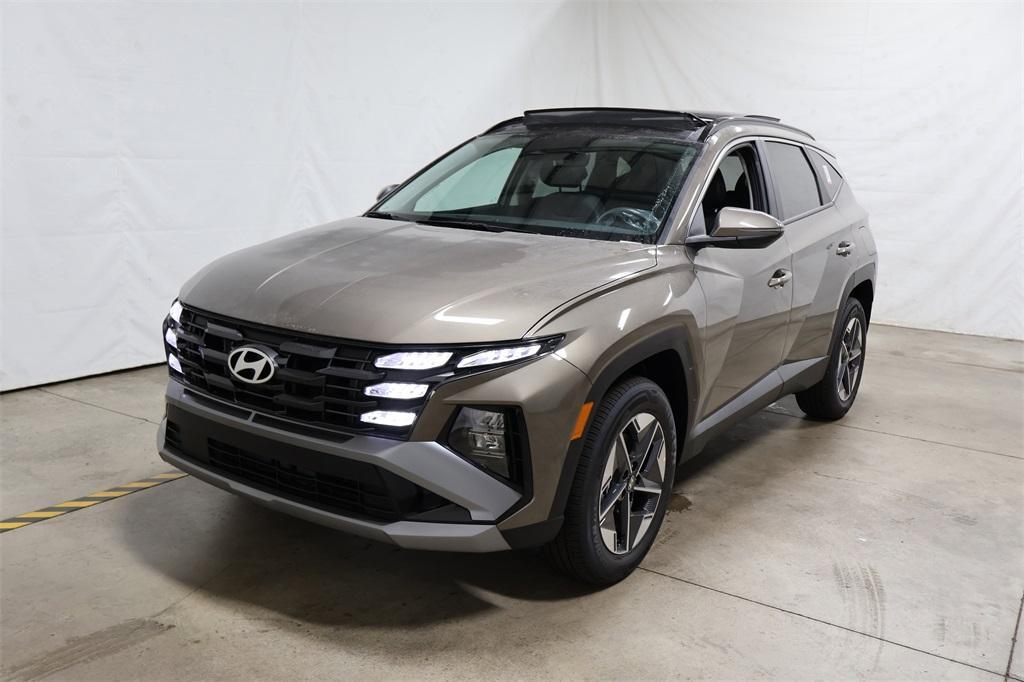 new 2025 Hyundai TUCSON Hybrid car, priced at $33,153