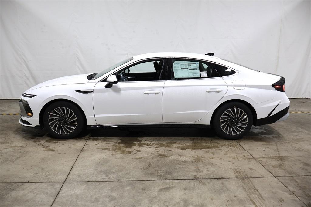 new 2025 Hyundai Sonata Hybrid car, priced at $31,029