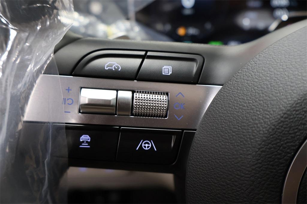 new 2025 Hyundai TUCSON Hybrid car, priced at $39,948