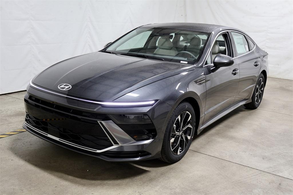 new 2025 Hyundai Sonata car, priced at $28,429