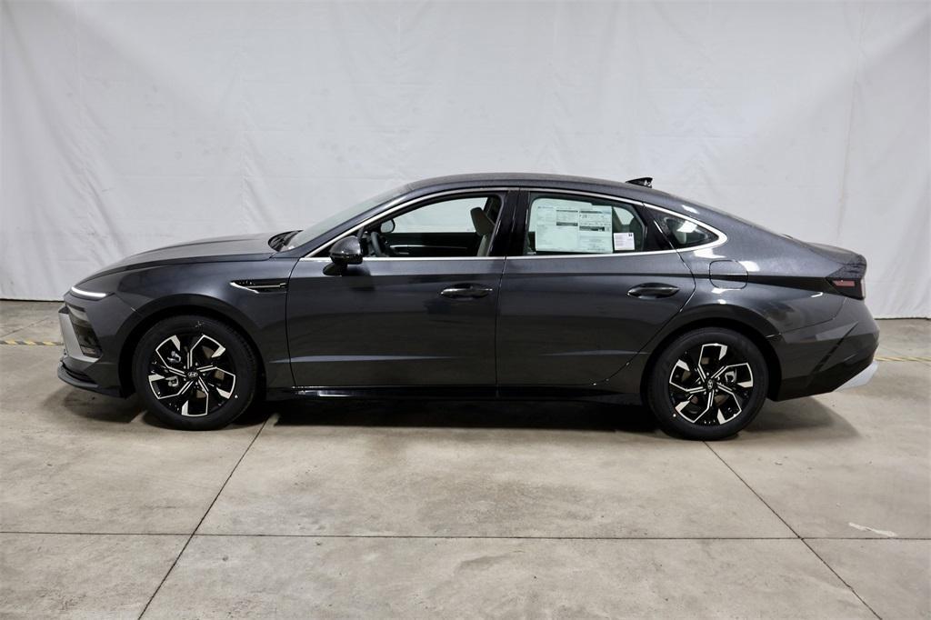 new 2025 Hyundai Sonata car, priced at $28,429