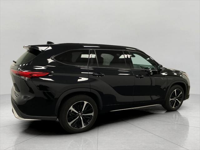 used 2021 Toyota Highlander car, priced at $35,988