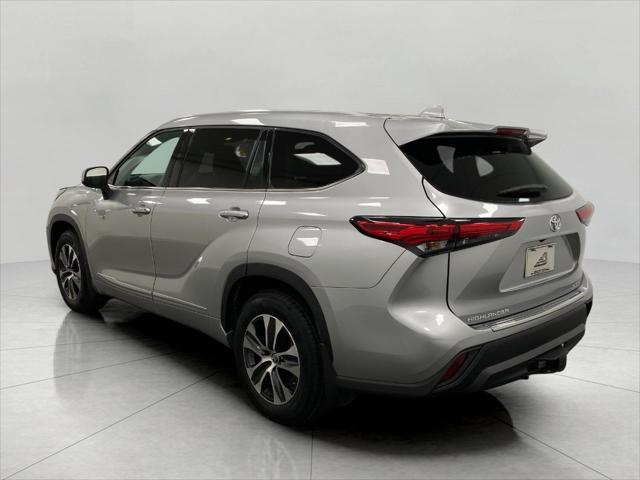 used 2022 Toyota Highlander car, priced at $38,933