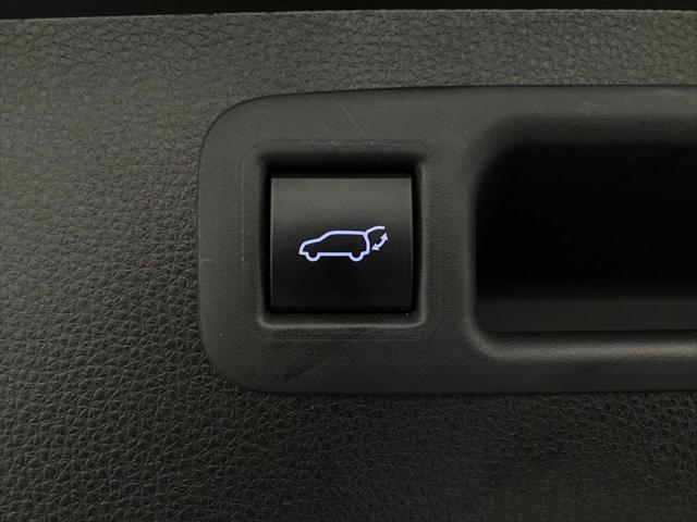 used 2022 Toyota Highlander car, priced at $38,933