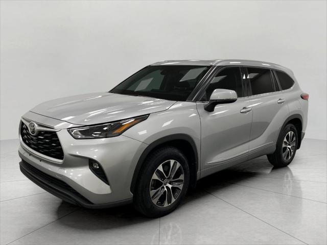 used 2022 Toyota Highlander car, priced at $38,933