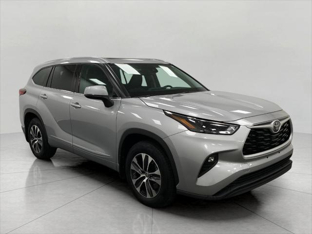 used 2022 Toyota Highlander car, priced at $38,933