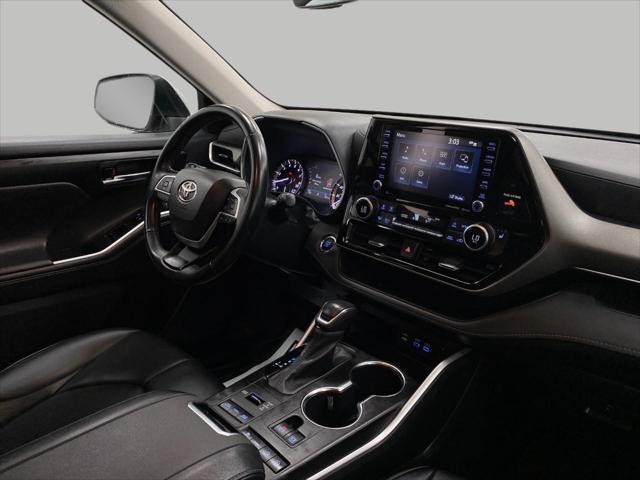 used 2022 Toyota Highlander car, priced at $38,933