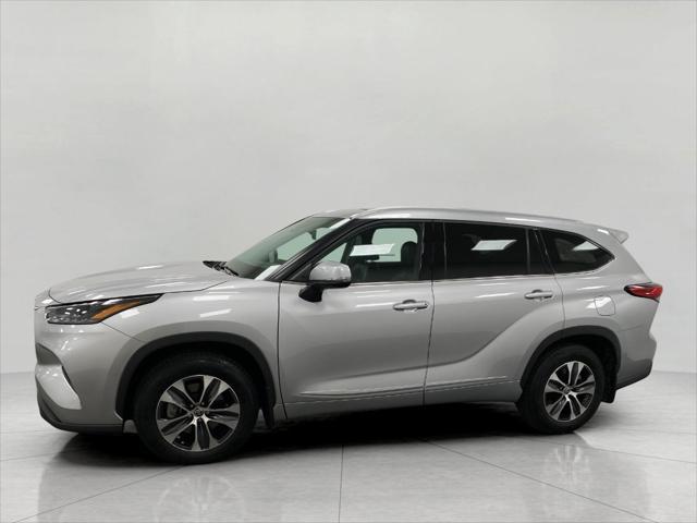 used 2022 Toyota Highlander car, priced at $38,933