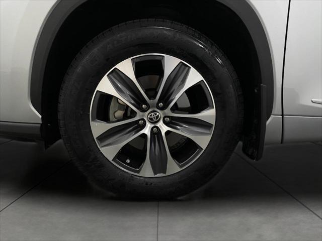used 2022 Toyota Highlander car, priced at $38,933