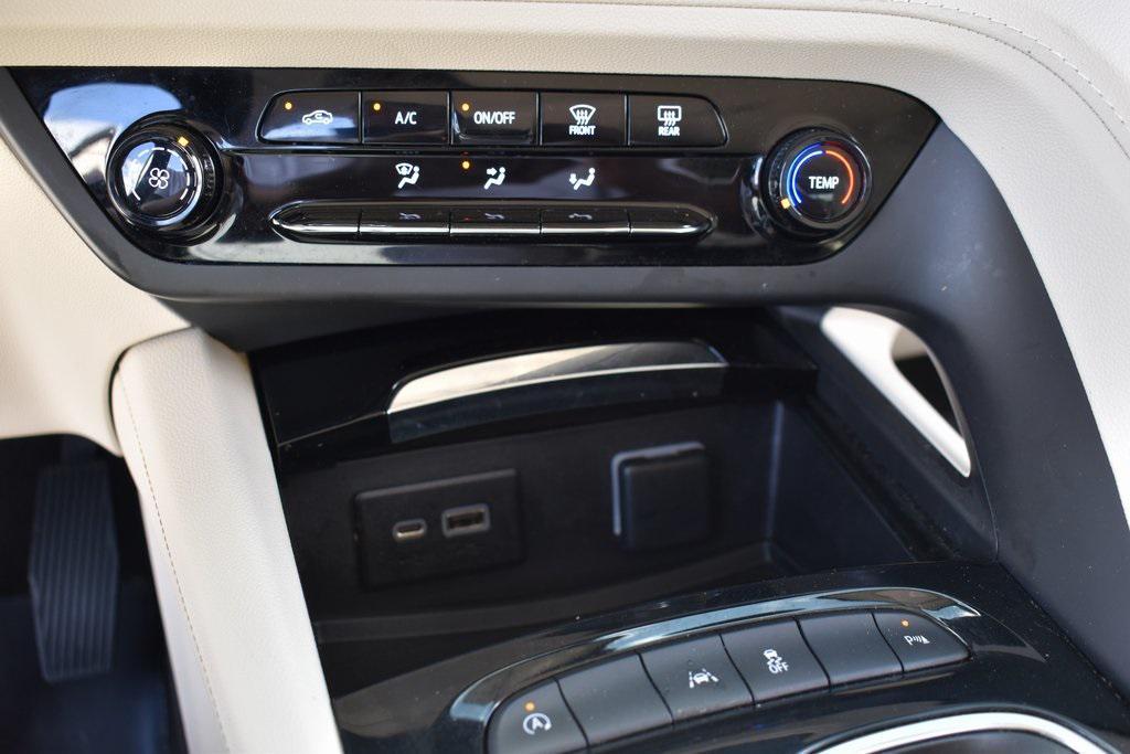 used 2022 Buick Envision car, priced at $25,206