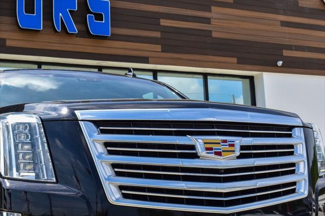used 2019 Cadillac Escalade ESV car, priced at $31,900