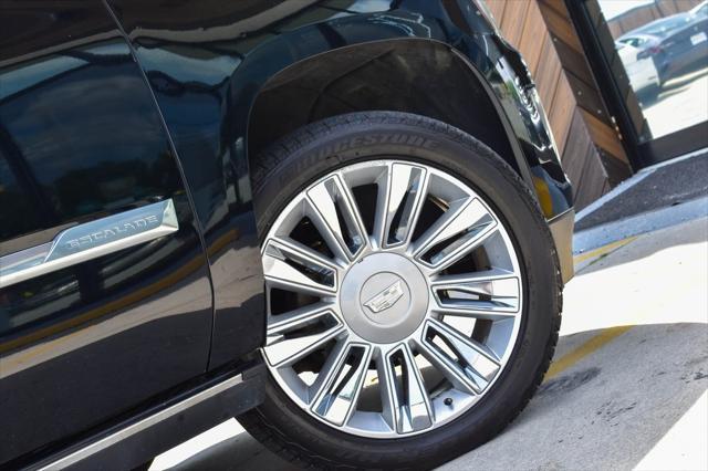 used 2019 Cadillac Escalade ESV car, priced at $31,900
