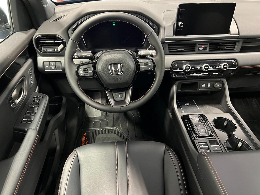 new 2025 Honda Pilot car, priced at $48,395