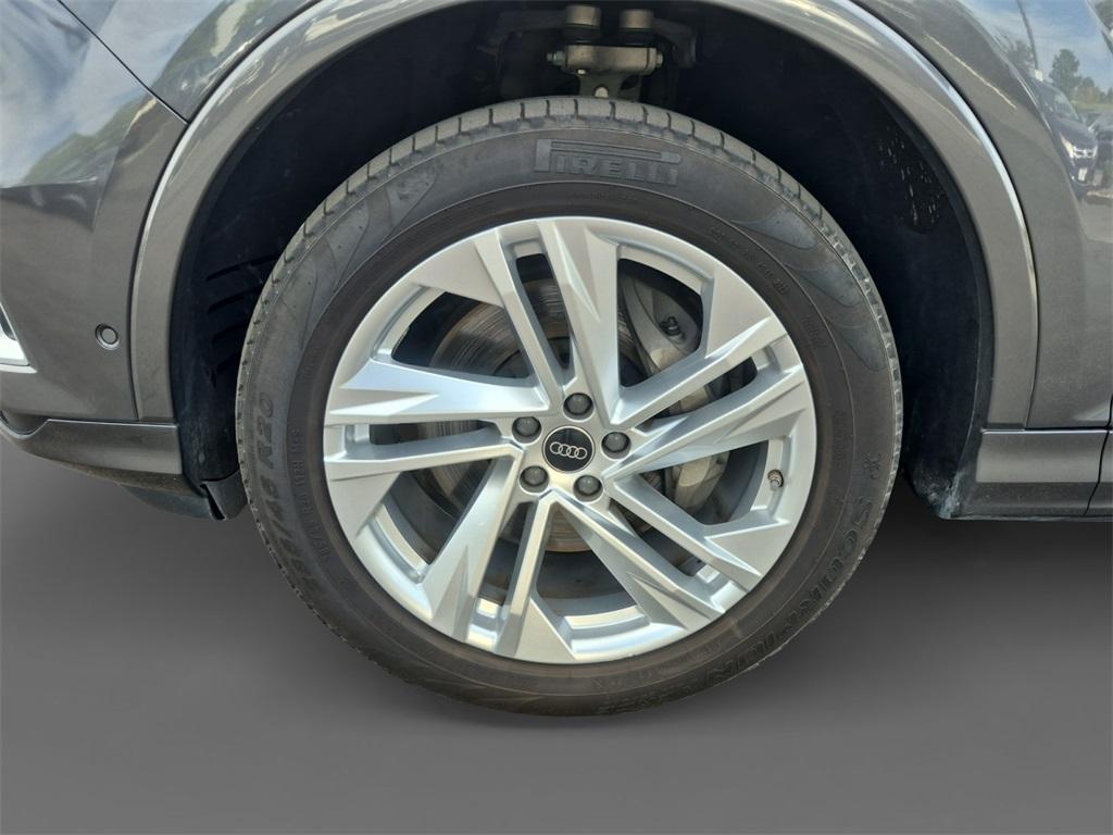 used 2024 Audi Q7 car, priced at $43,991