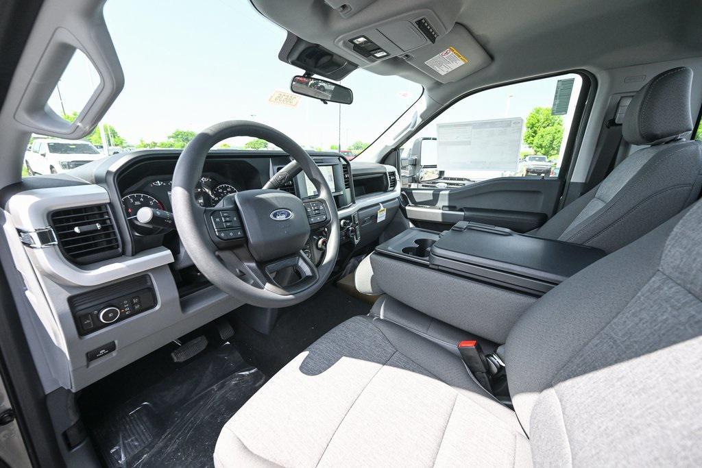 new 2025 Ford F-350 car, priced at $57,215