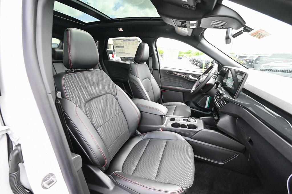 new 2025 Ford Escape car, priced at $37,044