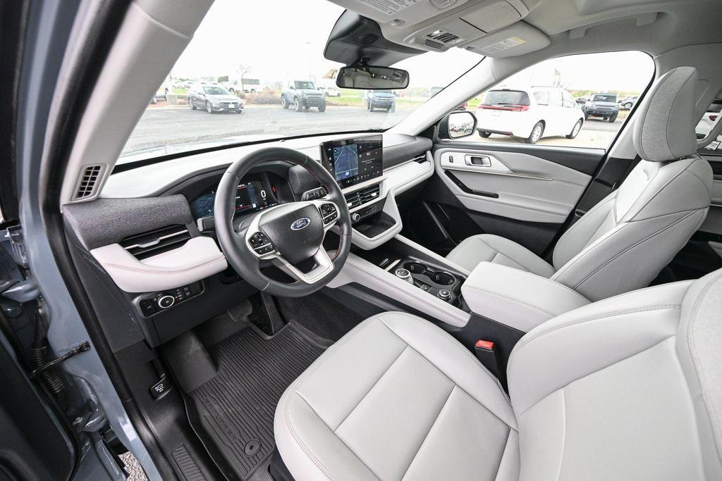 new 2025 Ford Explorer car, priced at $44,476