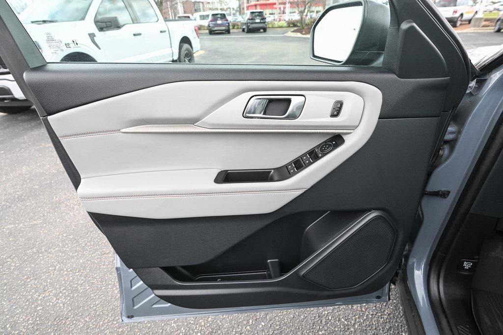 new 2025 Ford Explorer car, priced at $44,476