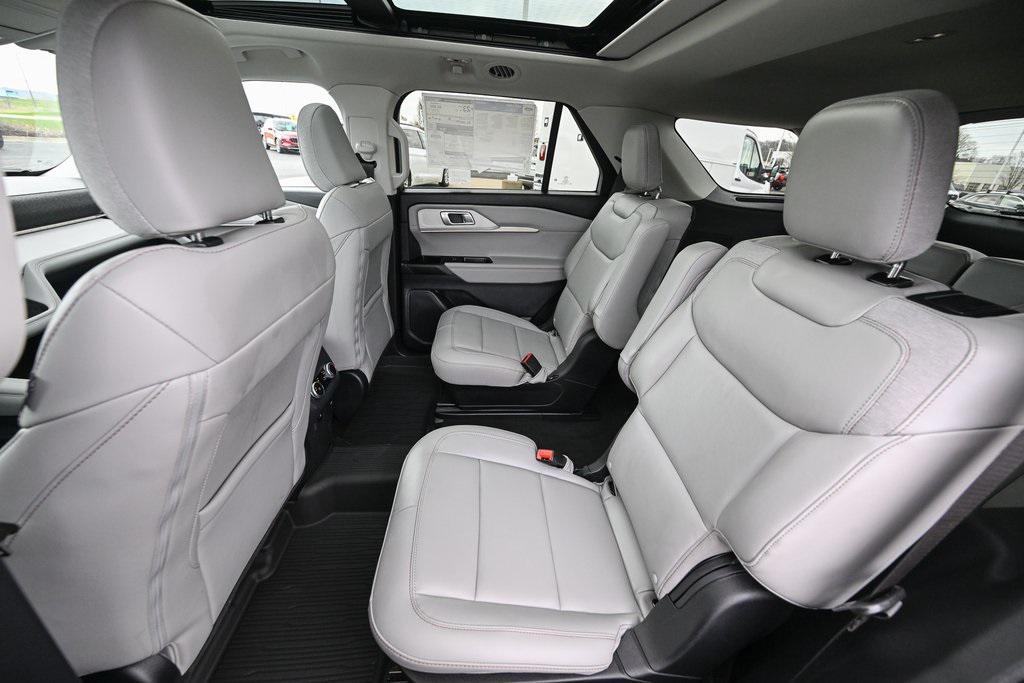 new 2025 Ford Explorer car, priced at $44,476