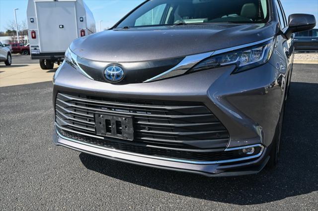 used 2021 Toyota Sienna car, priced at $35,882