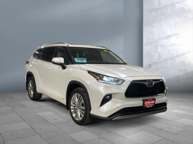 used 2022 Toyota Highlander Hybrid car, priced at $41,995