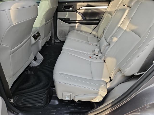 used 2018 Toyota Highlander car, priced at $27,995