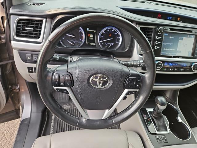 used 2018 Toyota Highlander car, priced at $27,995