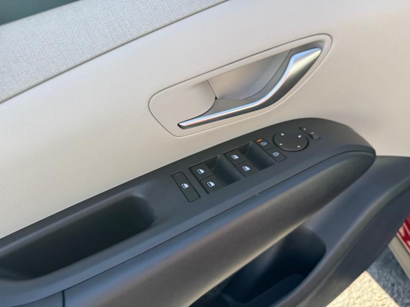 new 2025 Hyundai TUCSON Hybrid car, priced at $39,959