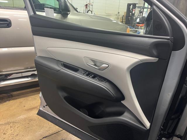 new 2025 Hyundai TUCSON Hybrid car, priced at $37,338