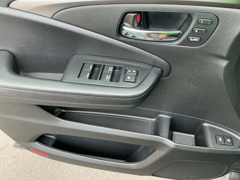 used 2022 Honda Pilot car, priced at $32,995