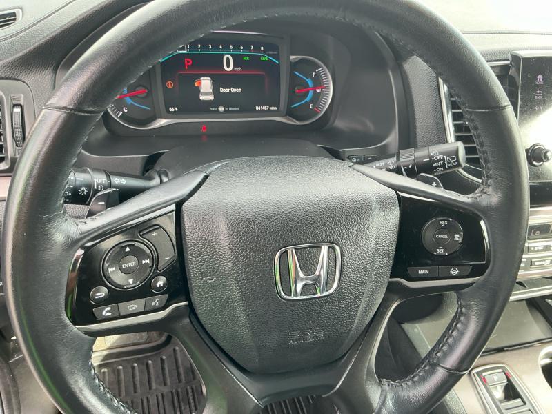used 2022 Honda Pilot car, priced at $32,995