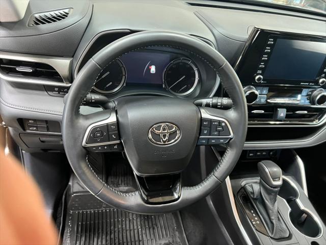 used 2021 Toyota Highlander car, priced at $37,995